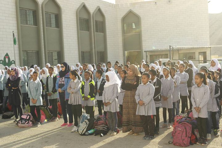 مدير التربية يكرم طالبات مسقط الثانوية