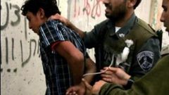 وحدات خاصة إسرائيلية تعتقل شابا وتعتدي على شقيقه في بيت لحم