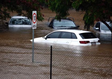 أستراليا تدعو الآلاف للنزوح تحسبا للسيول