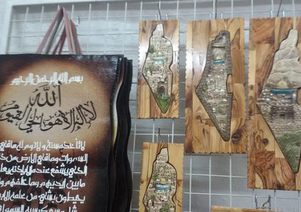 هشام الأغبر ... إبداع ينطق الخشب (صور)