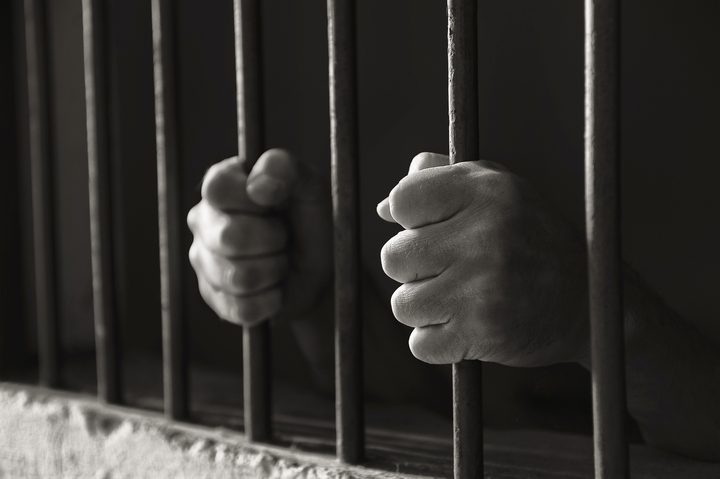أربعة أسرى يدخلون أعواما جديدة