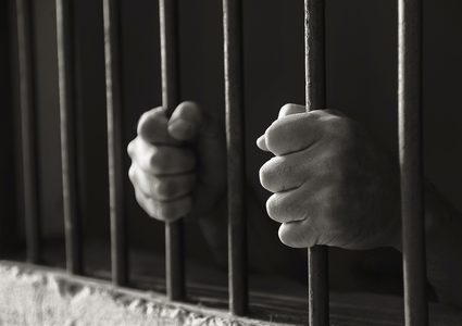 أربعة أسرى يدخلون أعواما جديدة