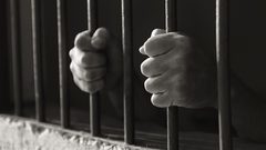 أربعة أسرى يدخلون أعواما جديدة