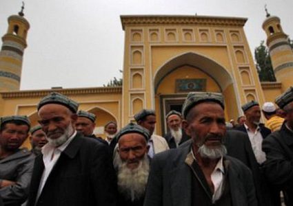 الصين تحظر ممارسات إسلامية بإقليم شينغيانغ
