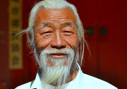 الصين: حظر إطلاق اللحى للرجال والنقاب للنساء