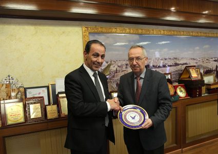 مستشار الرئيس للشؤون القانونية يزور النجاح