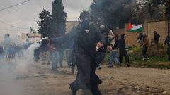 اندلاع مواجهات عقب اقتحام الاحتلال بلدة الخضر