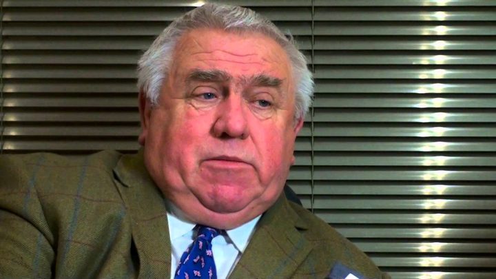 مالك عقارات بريطاني يرفض تأجير العقارات لـ"الشواذ"