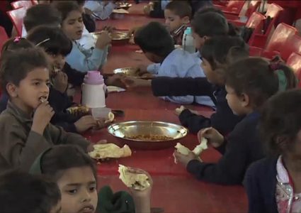 مركز لتعليم الأطفال المشردين في كراتشي