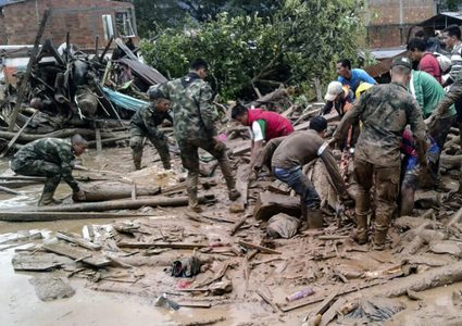 أكثر من مئتي قتيل في انهيارات أرضية بكولومبيا