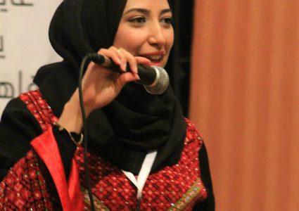 سهير دنديس .. الفن كملاذ (صور)