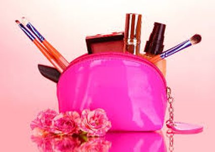 مستحضرات تجميل تهمك خلال سفرك