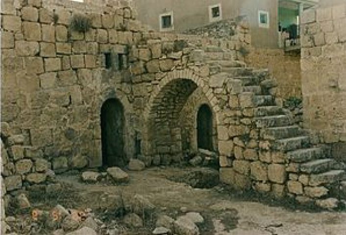الخليل: وزارة السياحة والآثار تستنكر الاعتداء على مسجد البركة الأثري