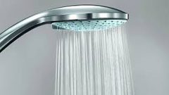 حلول لمشاكل الشعر بسبب مياه الصنبور