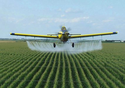 طائرات الاحتلال تستأنف رش زراعة غزة