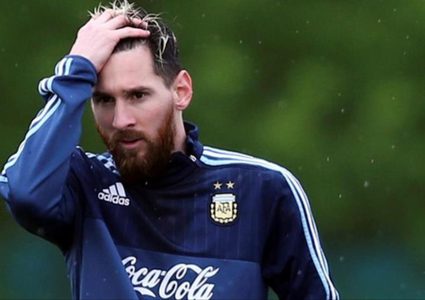 عميل سري يراقب اللاعب ميسي