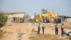 معيان: بدو النقب لصوص وسنهجرهم