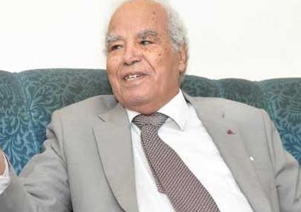 وفاة الناقد الادبي الطاهر احمد مكي