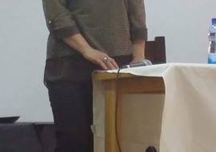 فريال عباس .. صناعة الحياة رغم فقدان البصر (صور)