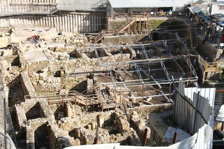 حفريات الاحتلال تشرد ثلاث عائلات في القدس