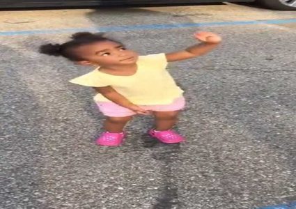 جدال حول الرقم 4 بين اب وابنته