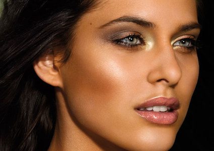 لمكياج برونزي رائع اتبعي هذه الخطوات