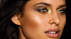 لمكياج برونزي رائع اتبعي هذه الخطوات