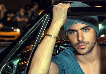 النجم زاك إيفرون في دبي