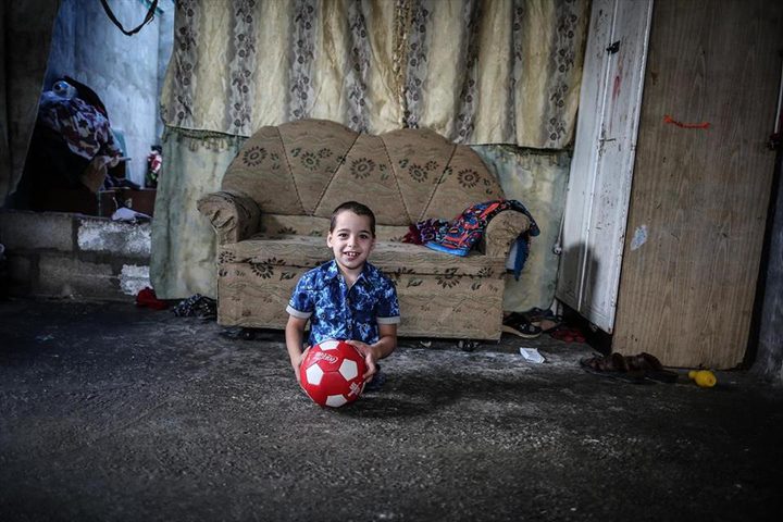 ولدوا بانصاف أجساد ...لكنهم يضحكون