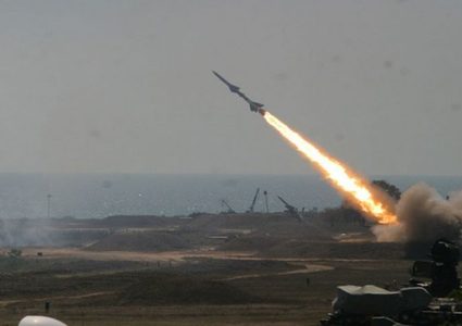 بنس يطلع نتنياهو على نتائج الهجوم في سوريا