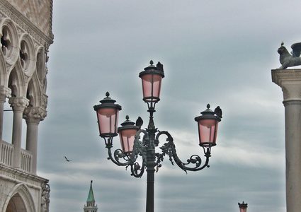 روما وإضاءة الشوارع بمصابيح موفرة