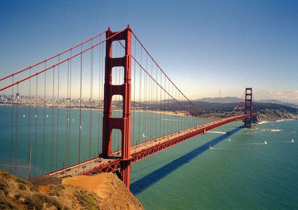 "سيلفي" تهوي بإمراة عن جسر في كاليفورنيا