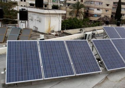 سلطة الطاقة تدرس مشروع طاقة شمسية للملتزمين بالسداد في غزة