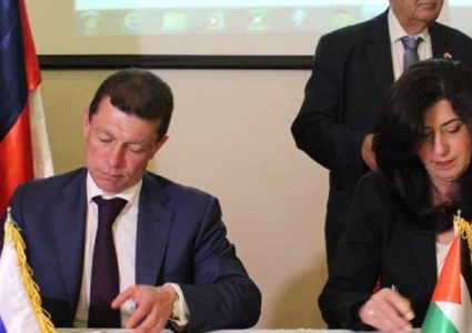 الحكومتان الفلسطينية -الروسية توقعان على اتفاقات تعاون