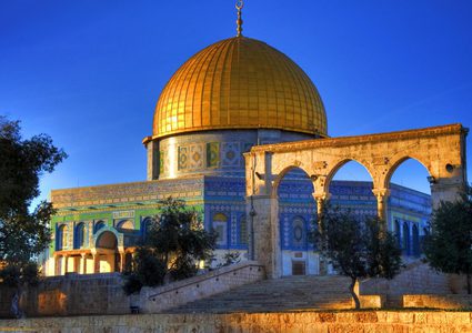 الاحتلال يبعد 15 مواطنا عن الأقصى لفترات متفاوتة