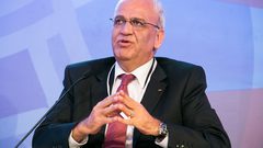 عريقات يوقع اتفاقية لتنفيذ 4 مشاريع بأريحا