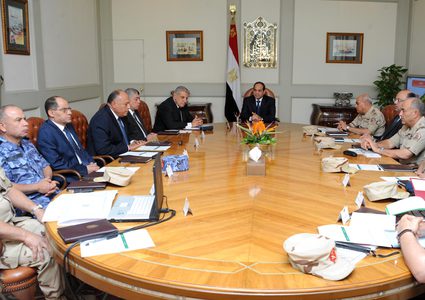 اقالة مسؤولين بعد تفجير كنيستين بمصر