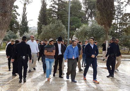 الاحتلال يحوّل القدس لثكنة عسكرية (صور)