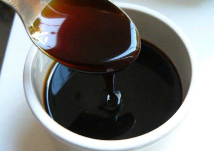 العسل الأسود ونتائج مذهلة في علاج البشرة