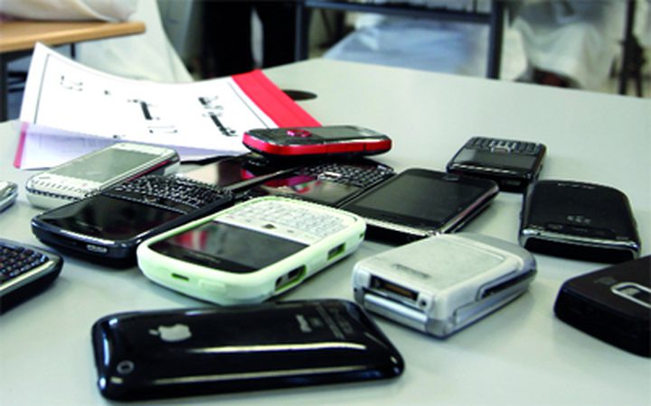 سرقة 80 جهاز محمول و500 بطاقة شحن
