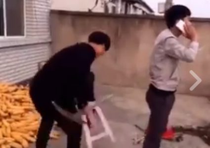 مواقف مضحكة تحصد أكثر من 13 مليون مشاهدة