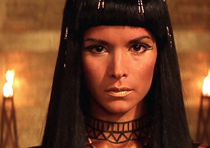 حسناء جزائرية تشارك توم كروز بطولة فيلمه الجديد