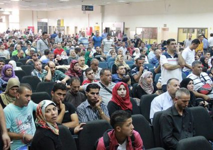 الأعياد اليهودية تعرقل حركة المسافرين عبر معبر الكرامة