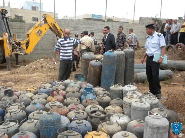 السلامة العامة تتلف مئات أسطوانات الغاز