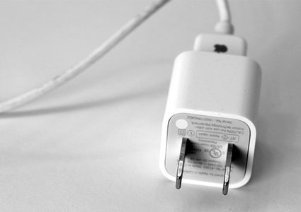 لماذا عليك التوقف عن شحن هاتفك ليلاً؟