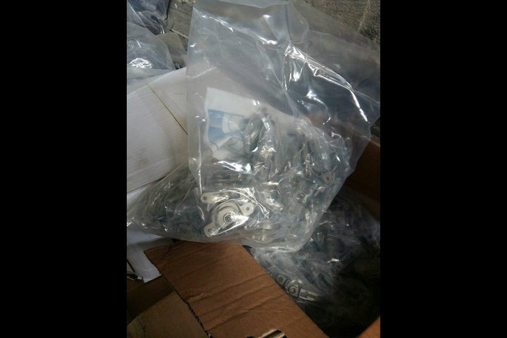 ضبط بضائع ممنوعة من التداول (صور)