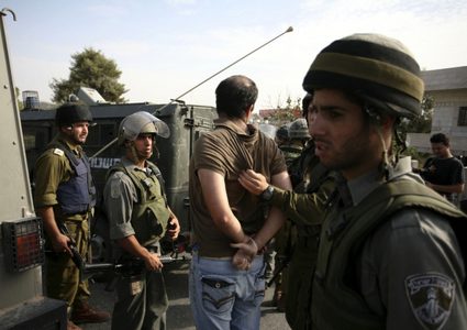 تمديد وتوقيف مقدسيين