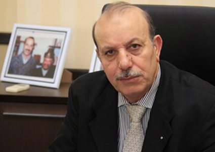 الرئيس يمنح سفير فلسطين لدى البحرين ميدالية الاستحقاق والتميز الذهبية