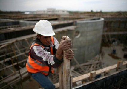 مصرع عامل من برطعة