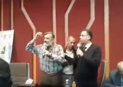 حاول التشكيك بالقرآن فكان هذا مصيره